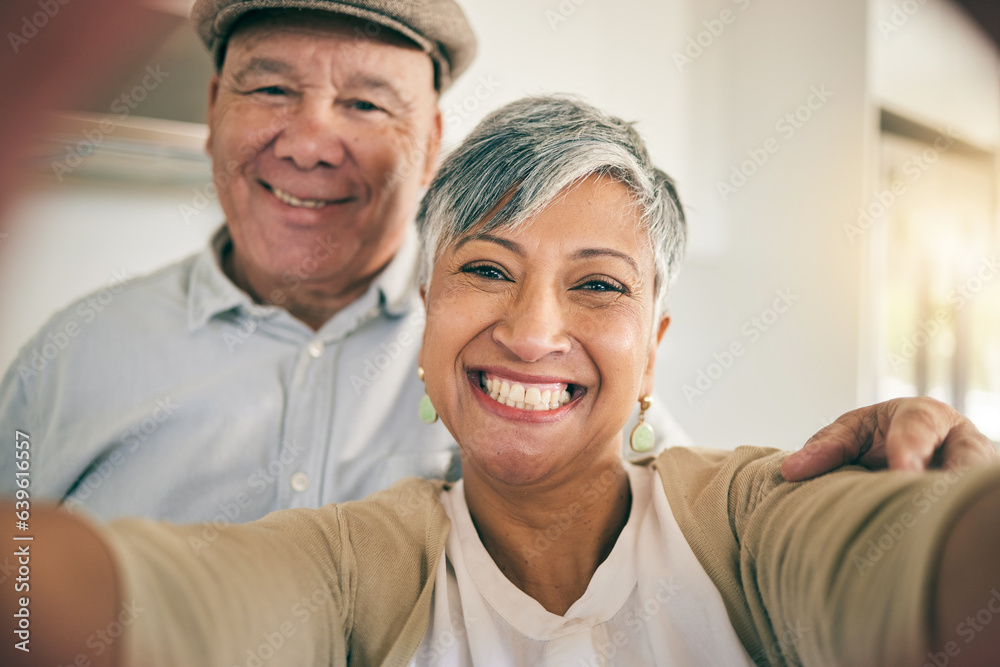 Senior couple, face and selfie in home for love, smile and relax to bond in retirement together. Por